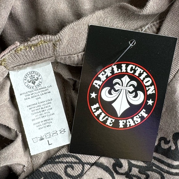 Affliction Women’s Graphic Short Sleeve V-Neck T-Shirt -NWT - Size: Large - Picture 10 of 10